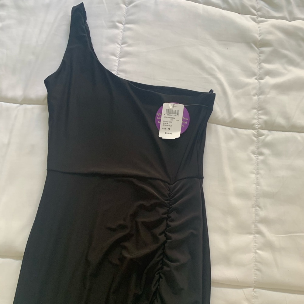 Black one shoulder prom dress!🖤 - Picture 2 of 6